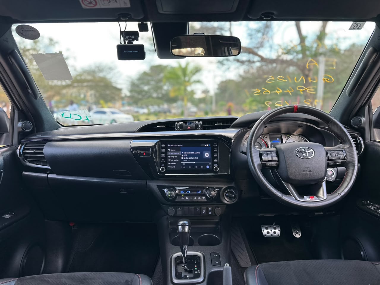TOYOTA HILUX DOUBLE CABIN thumbnail 4